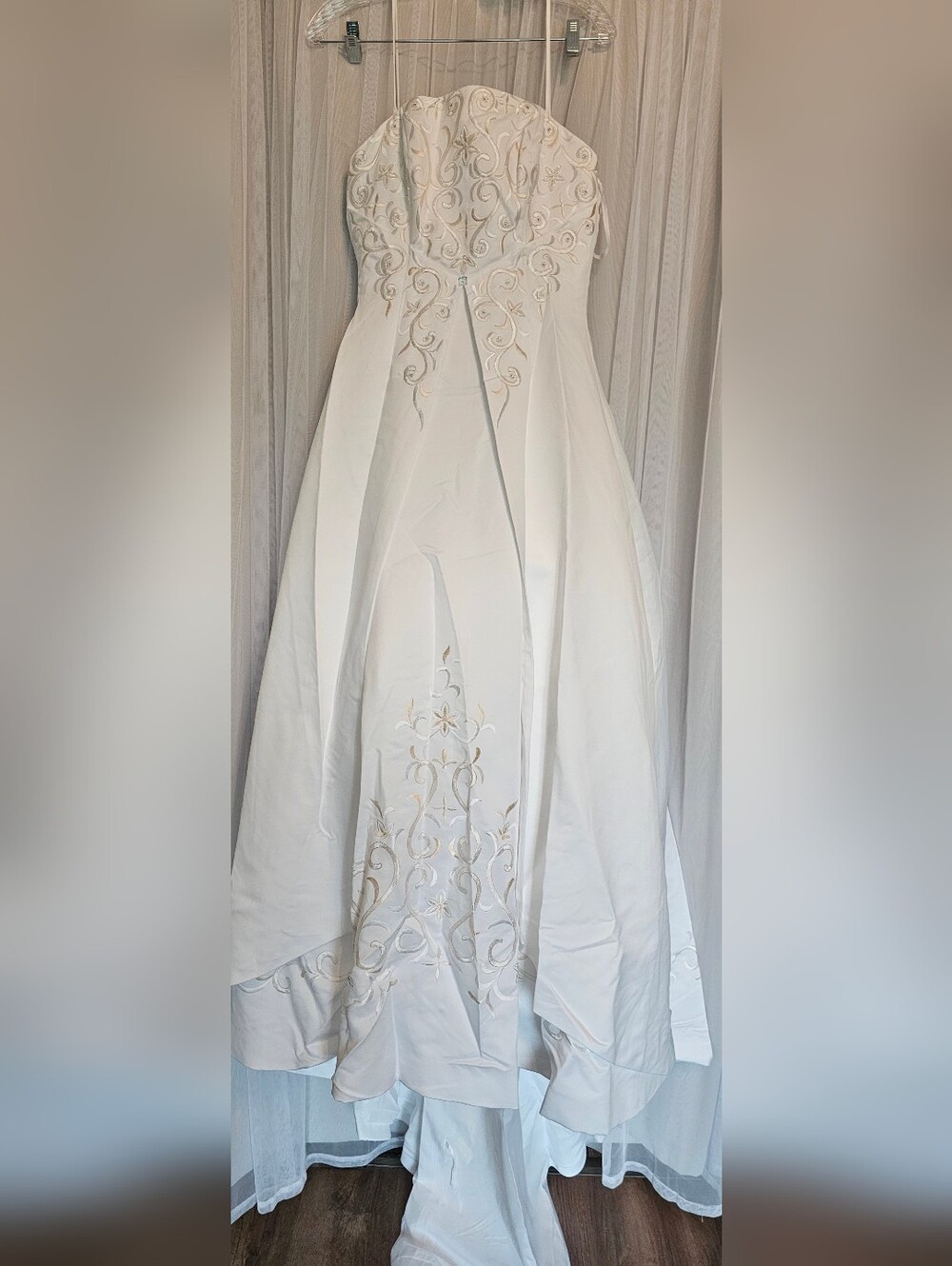 DaVinci Size 8 Strapless White Embroidered A-Line Wedding Dress